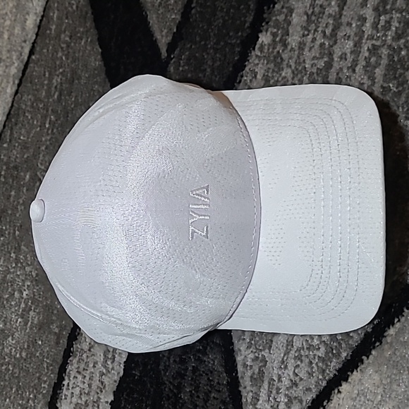 ZYIA ACTIVE EMBROIDERED WHITE CAMO MESH FITTED HAT - Picture 10 of 10